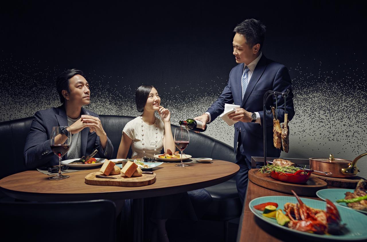 Silks Club Hotel Kaohsiung Bagian luar foto A restaurant in China