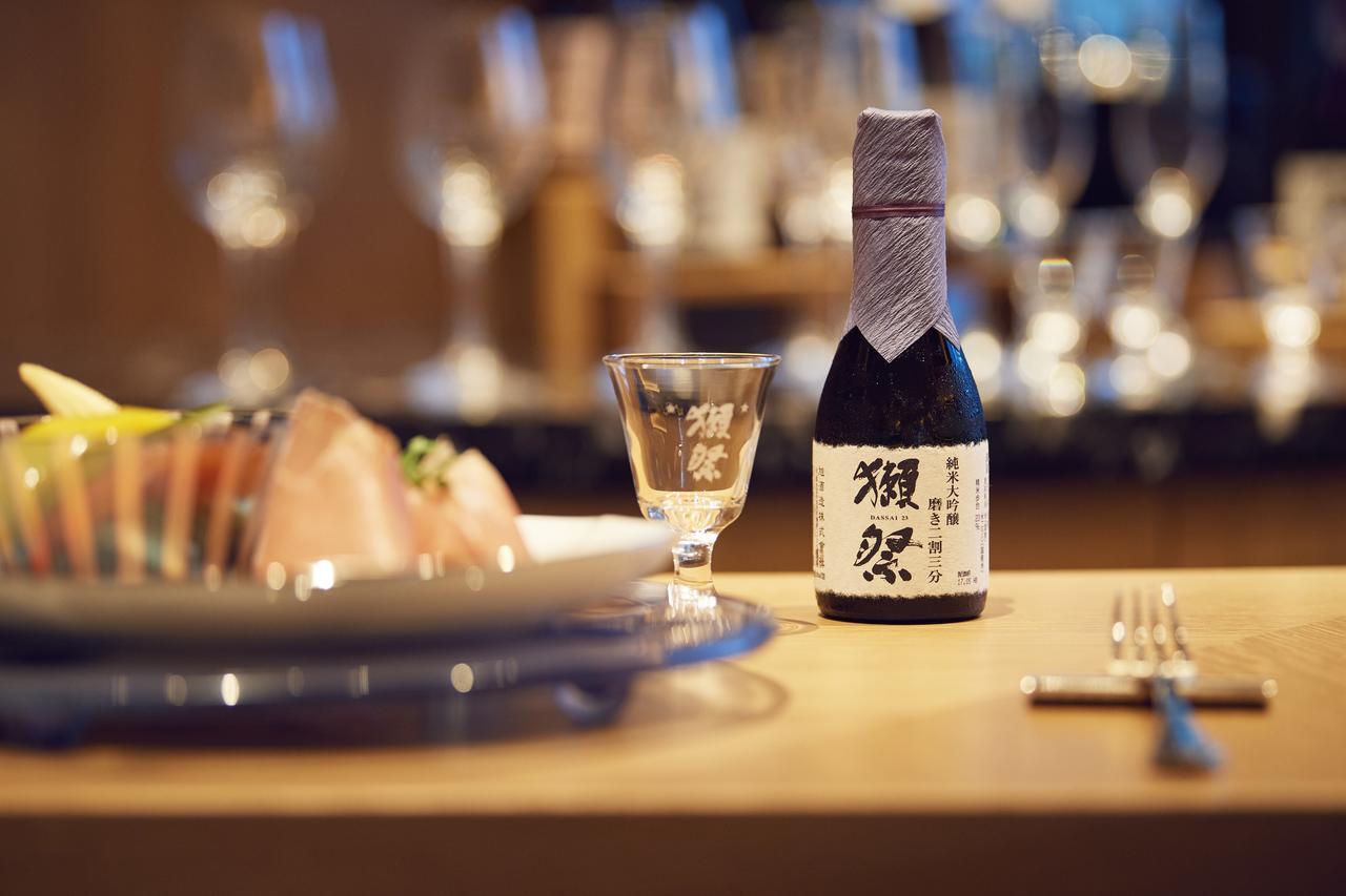 Silks Club Hotel Kaohsiung Bagian luar foto A bottle of awamori