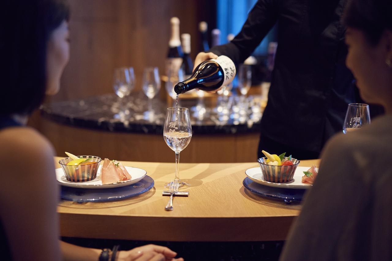 Silks Club Hotel Kaohsiung Bagian luar foto Wine tasting at the Wine Campus
