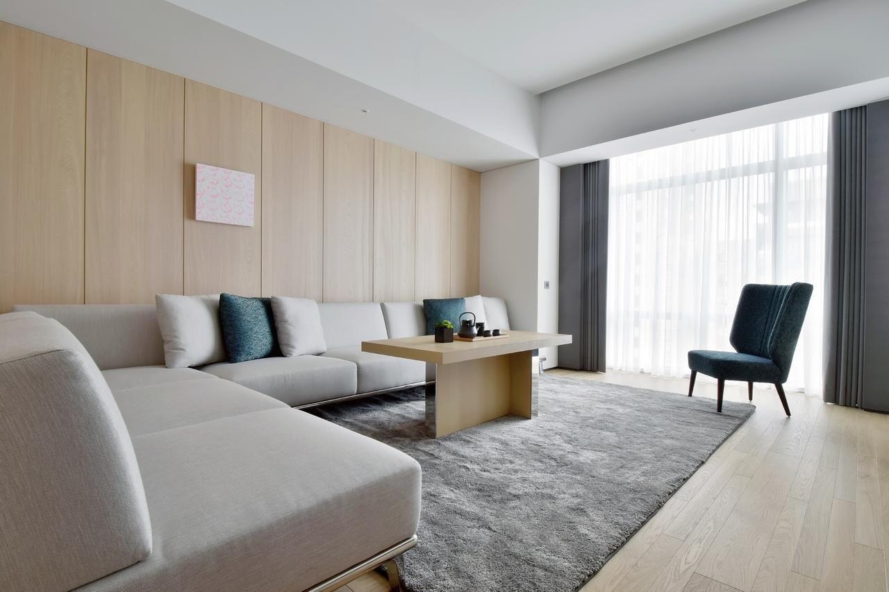 Silks Club Hotel Kaohsiung Bagian luar foto A living room in a hotel